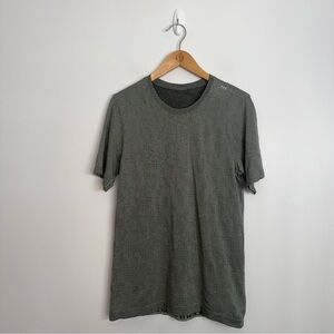 Lululemon Metal Vent Breathe Short Sleeve Shirt Camo Grey White Opal Sz Small